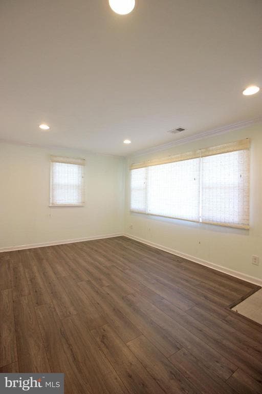 Building Photo - 614 Larchmont Ave