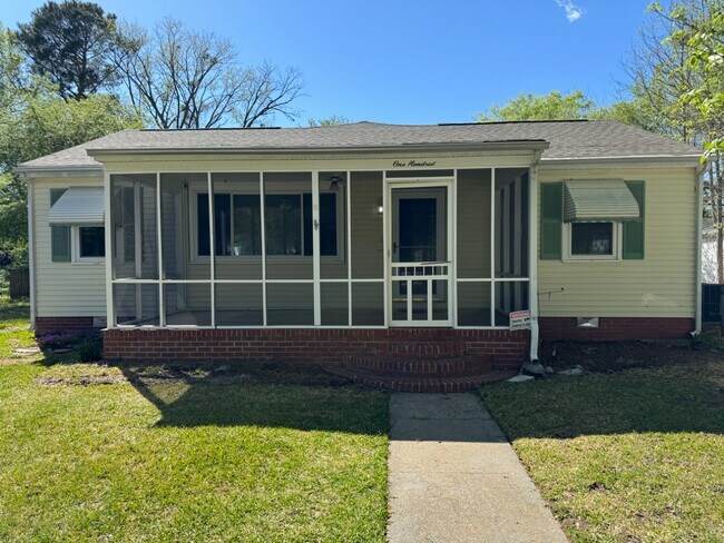 Foto del edificio - 100 Hodges Manor Rd