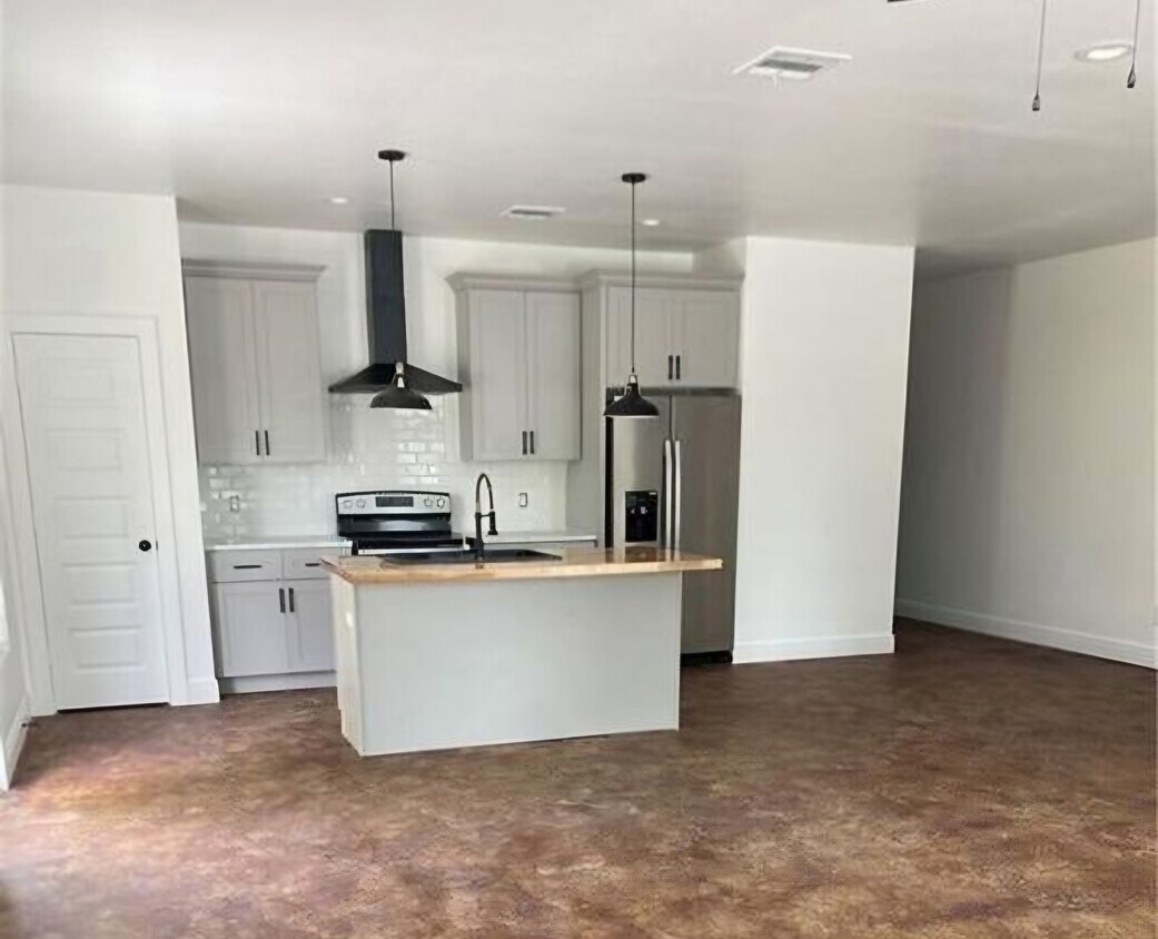 Foto principal - 3432 Eliza Rd
