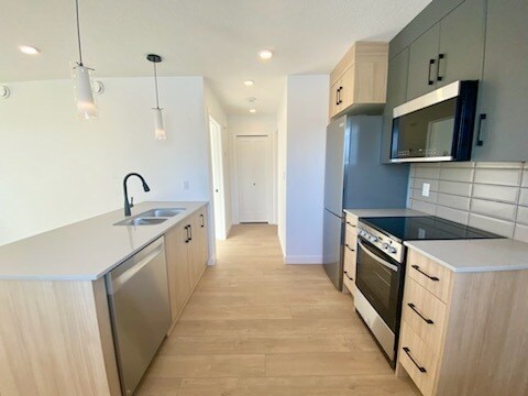 Photo du bâtiment - 9809-9153 153 St NW