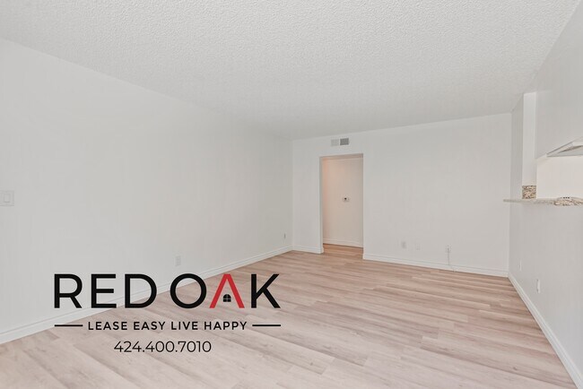 Building Photo - Delightful Two Bedroom on the Ground Floor...