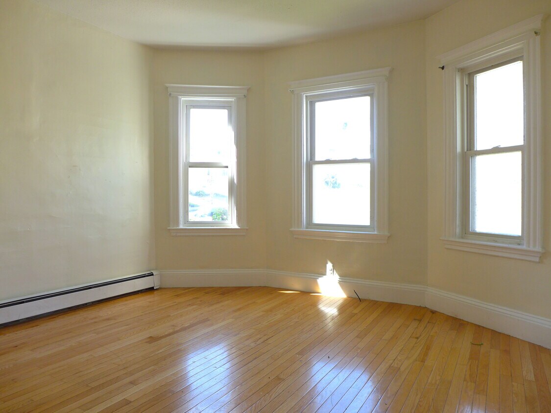 Primary Photo - 193 Parsons St