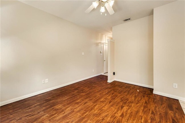 Building Photo - 514 Kingscote Ct