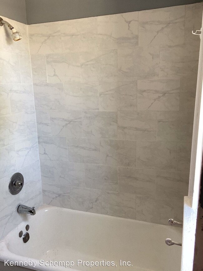 Building Photo - 820 E Converse St