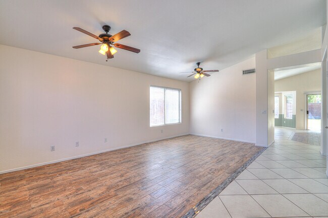 Building Photo - 2890 S Camellia Dr