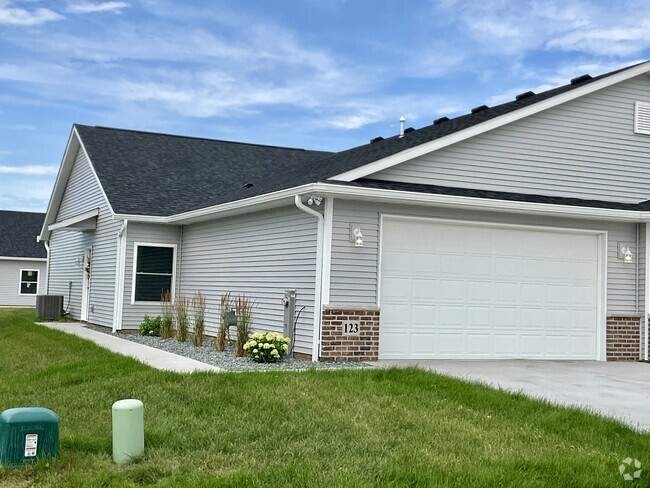 Building Photo - 123 Beacon Harbor Pky
