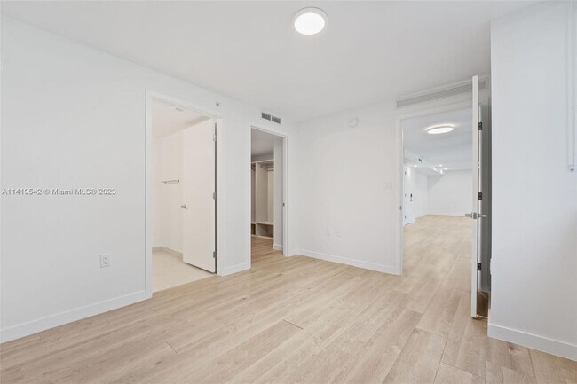 Building Photo - 1500 Bay Rd