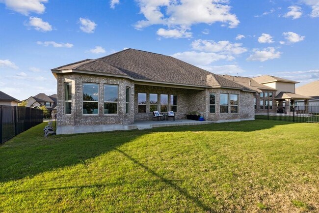 Building Photo - 350 Jacksdaw Dr