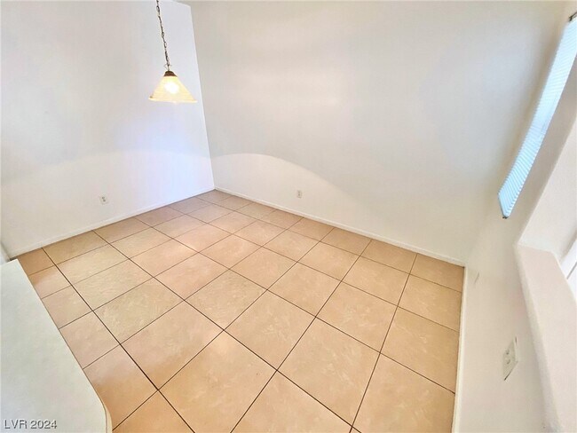 Building Photo - 5650 E Sahara Ave