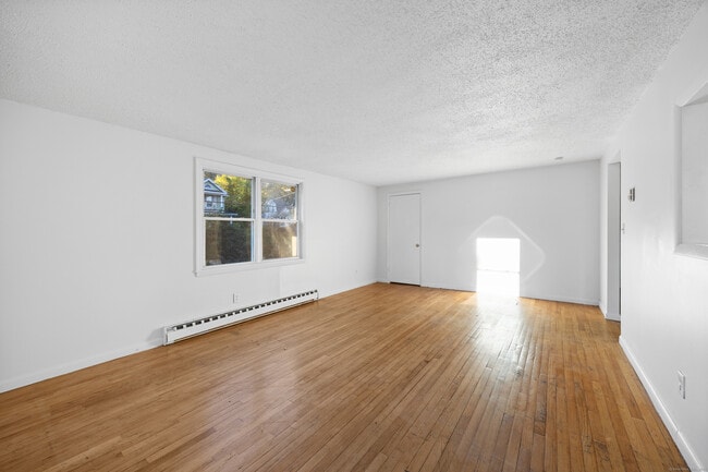 Foto del edificio - 84 Whittier Ave