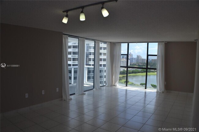 Building Photo - 20505 E Country Club Dr