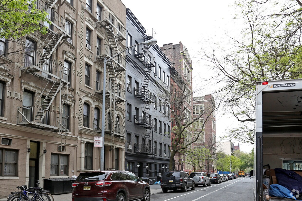 Foto del edificio - 308 W 21st St