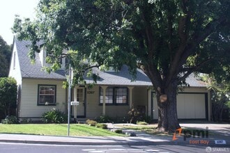 Building Photo - 2307 Collins Ave