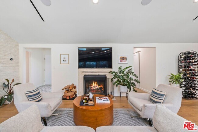 Building Photo - 9418 S 10th Ave