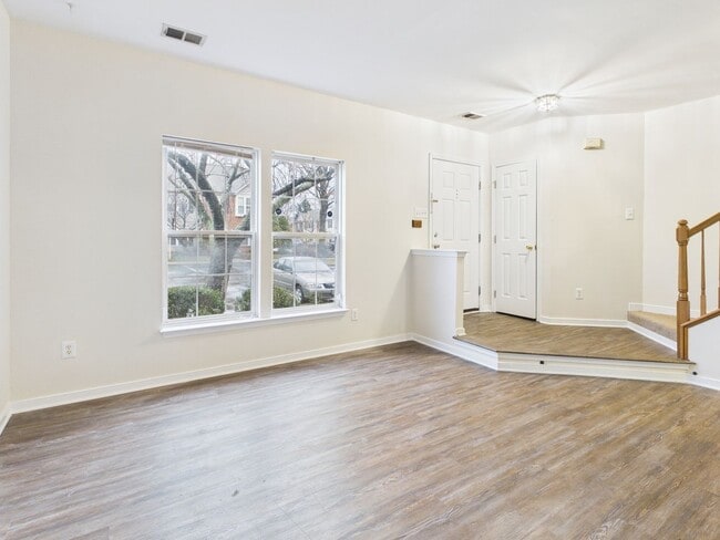 Building Photo - 5313 Golf Villa Ln