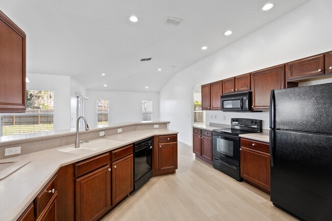 Building Photo - 1391 SW Bellevue Ave