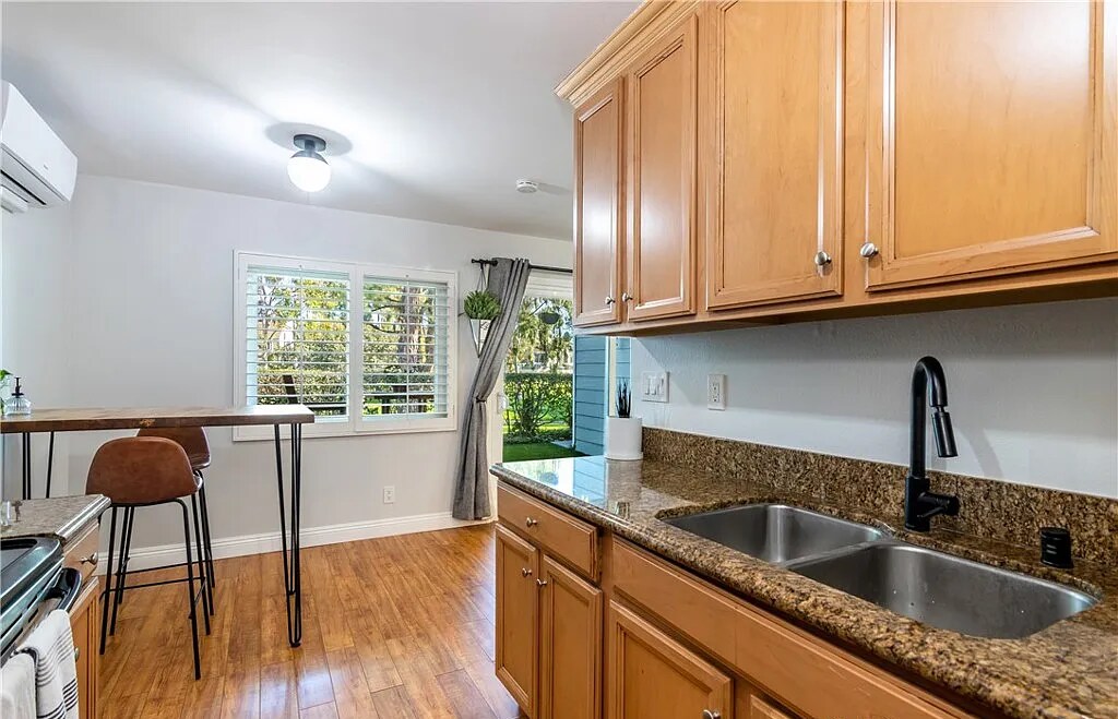 Foto principal - Executive Bixby Village condo with gorgeou...