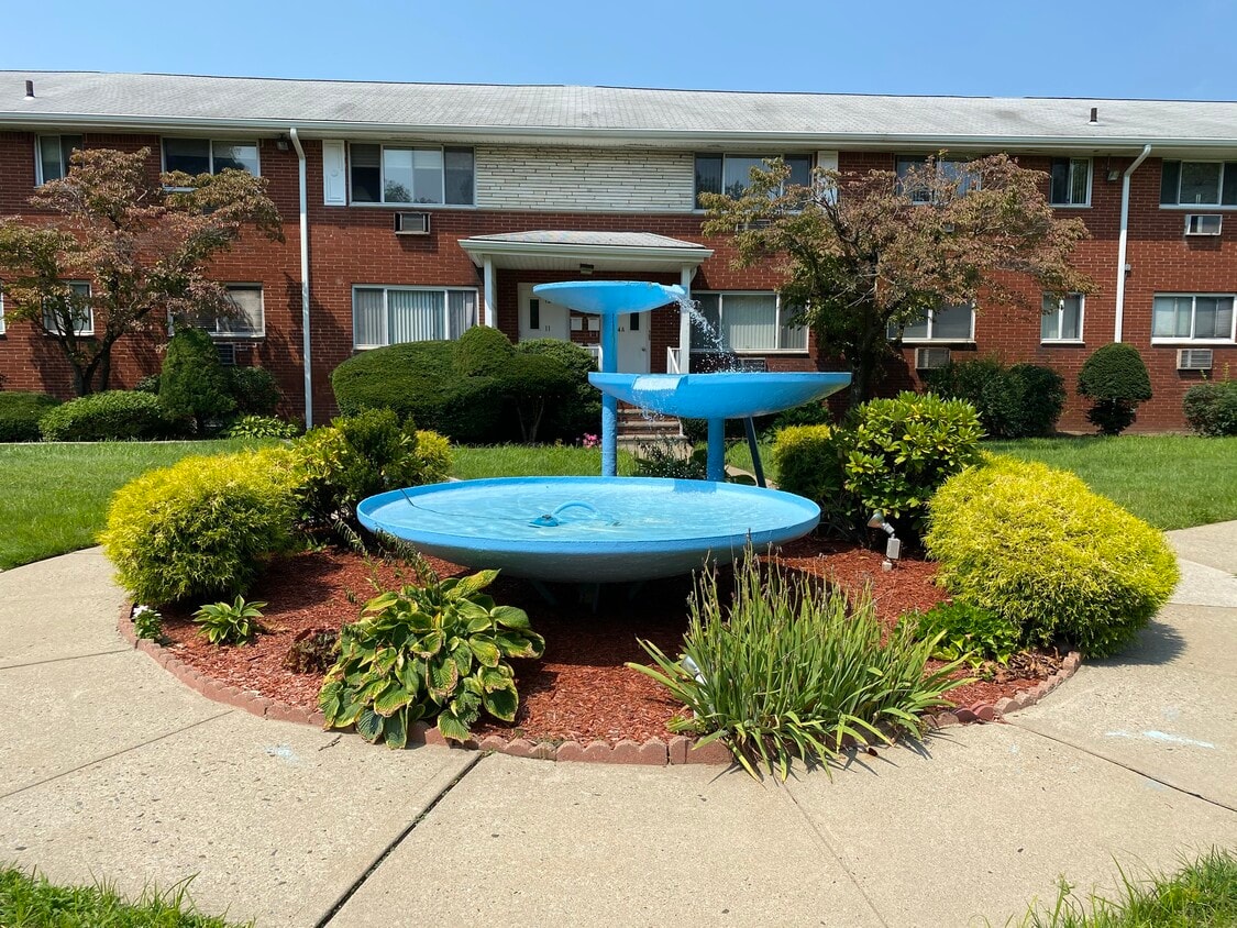 Primary Photo - 1323 Anderson Ave