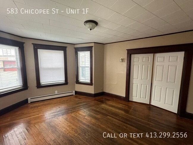 Building Photo - First Floor, One Bedroom Apartment in Chic...