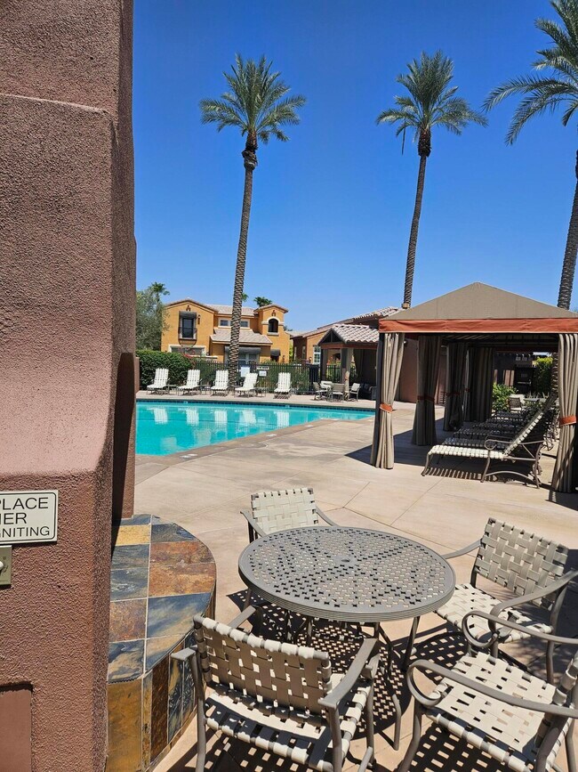 Foto del edificio - 52414 Hawthorn Ct