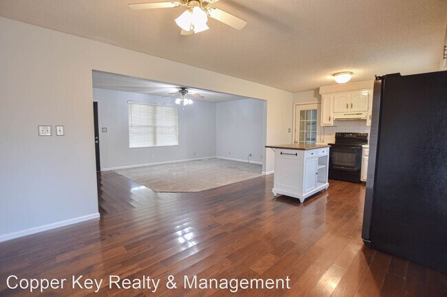 Foto del edificio - 3 br, 1.5 bath House - 1052 Tolliver Way