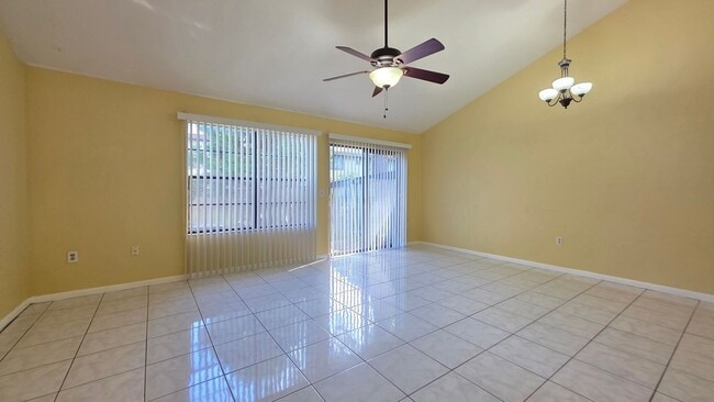 Building Photo - FOR RENT 3 bedroom, 2 bathroom townhome