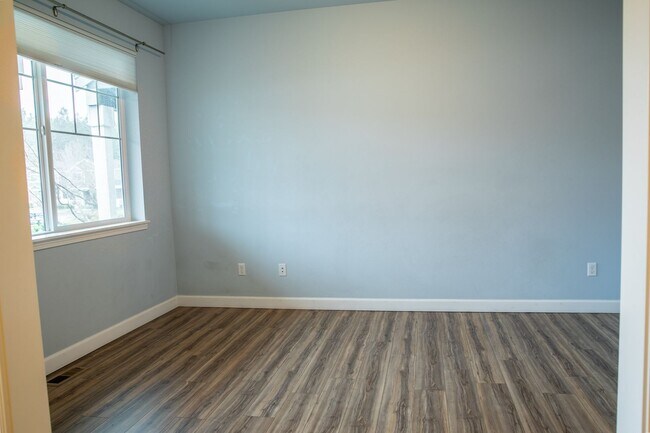 Building Photo - 4444 Edgewater Blvd NE, Lacey - 3bd plus den