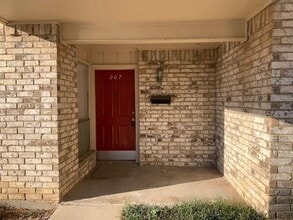 Building Photo - 207 Trellis Pl