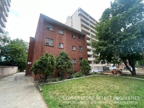 Building Photo - 215 Jackson St W