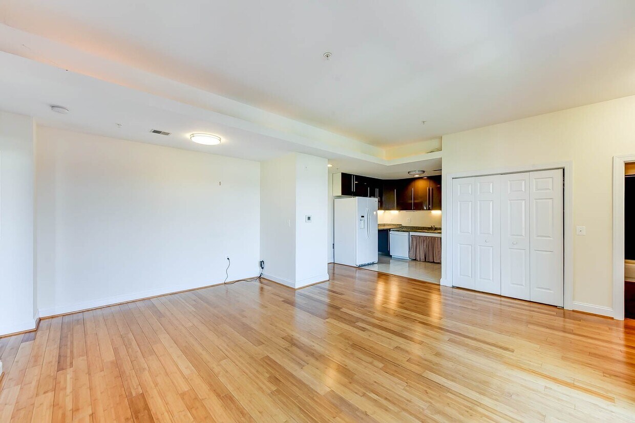 Primary Photo - Gorgeous 2 Bedroom Penthouse in River Plac...