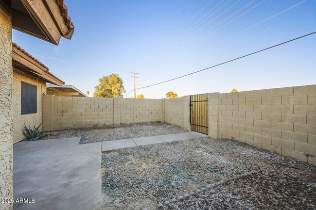 Building Photo - 9953 E Billings St