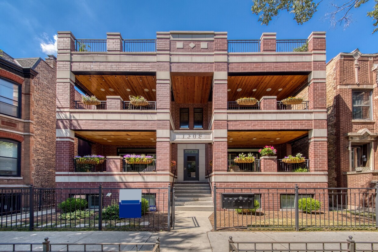 1308 W Addison St Unit 1W, Chicago, IL 60613 Condo for Rent in