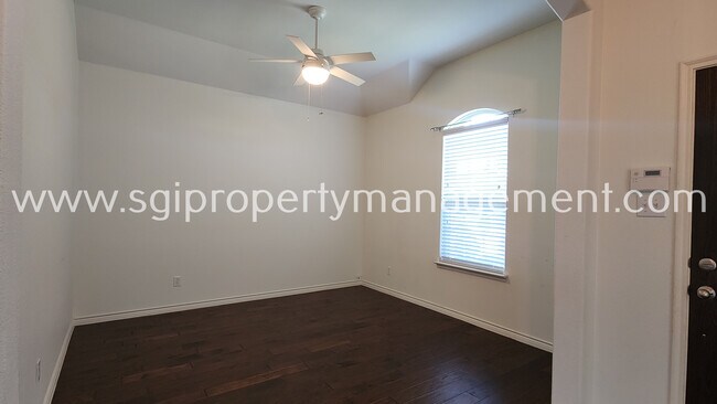 Foto del edificio - 1369 Crescent Cove Dr