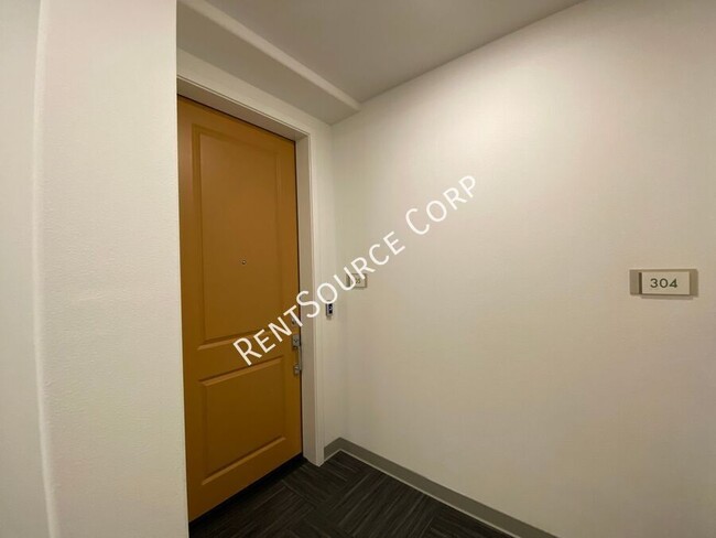 Foto del edificio - 3 Bedroom, 2022 New Construction Flat w/ S...