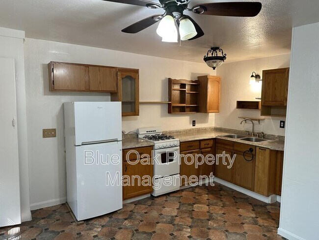 Foto del edificio - 422 W 17th St