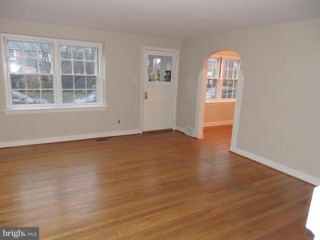 Building Photo - 223 Crosshill Rd