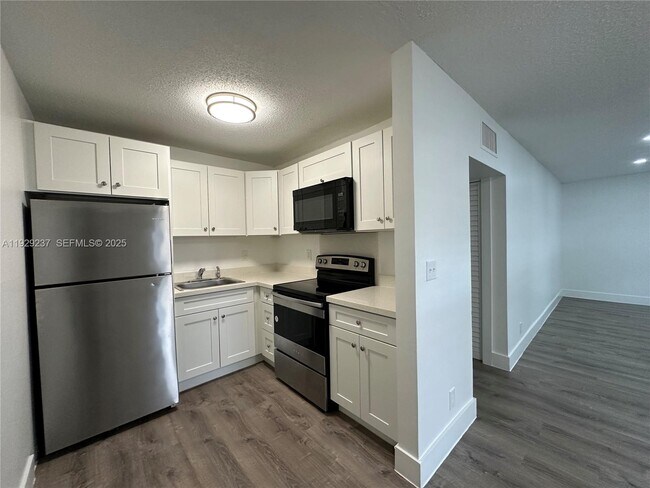 Foto del edificio - 2500 Johnson St