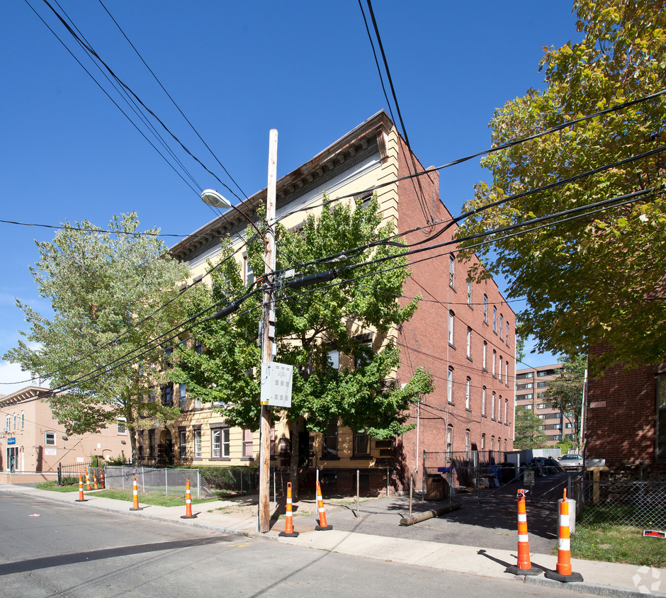 Building Photo - 258 Lawrence St