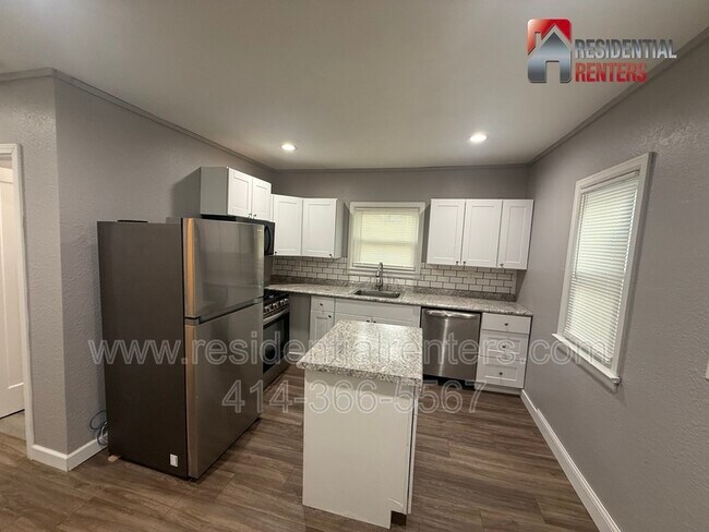 Building Photo - 4585 N 127th St