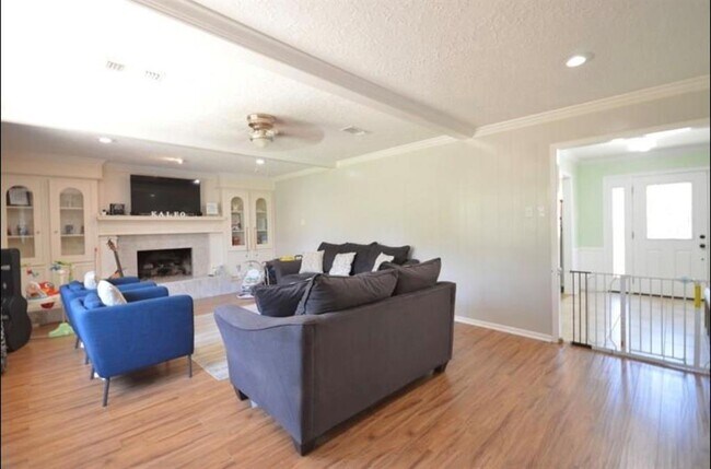 Building Photo - 4107 Cypress Lake Dr