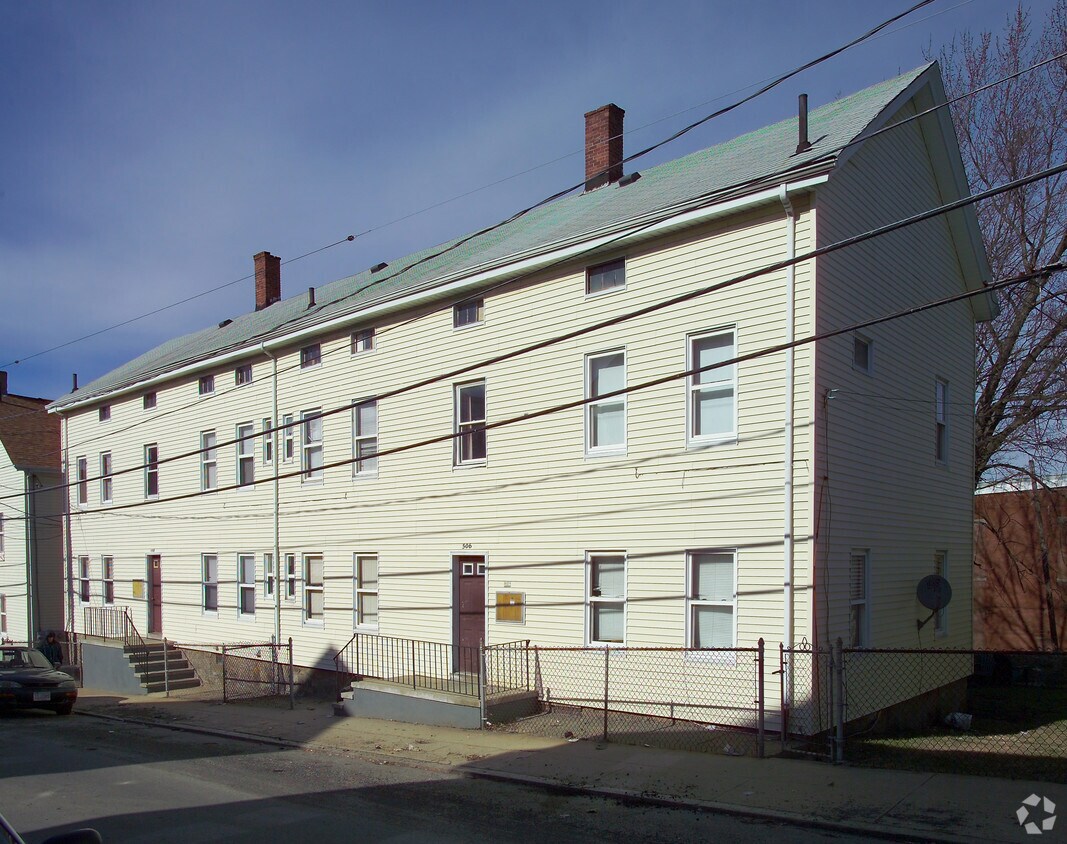 Primary Photo - 498-506 William St