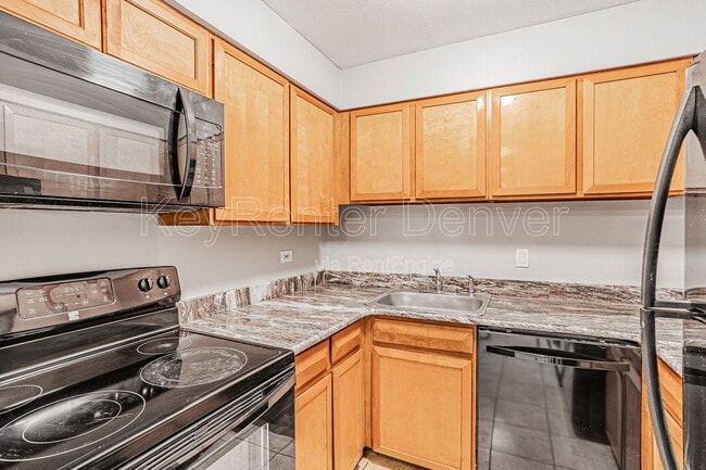 Building Photo - 1366 Garfield St