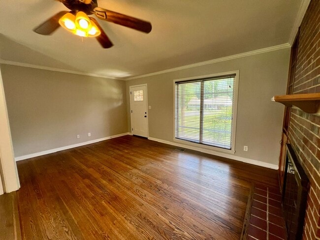 Building Photo - 3BR 1.5BA, All Brick Ranch Home *Fenced Backyard*