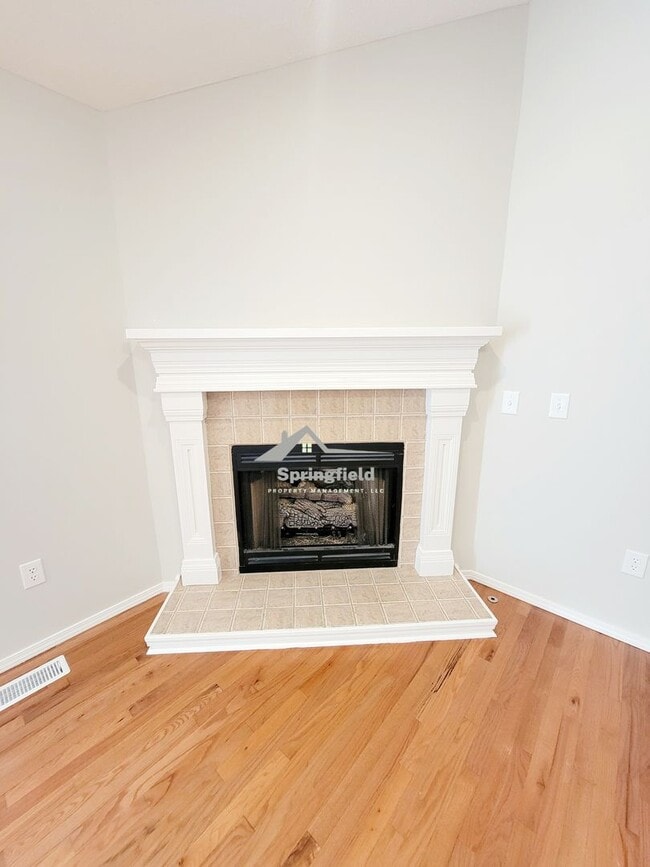 Building Photo - Location-Location; South West Springfield ...