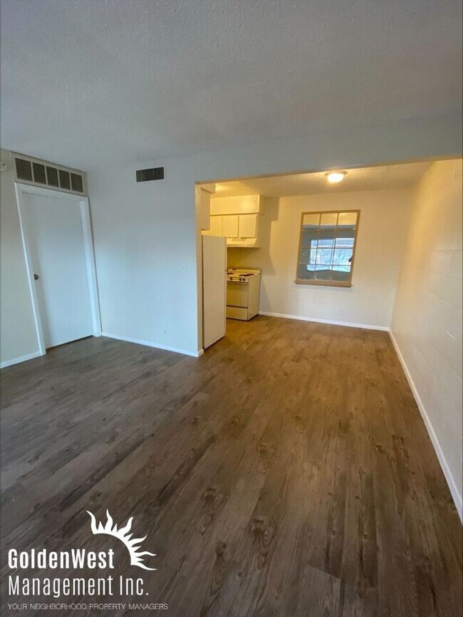 Foto del edificio - 565 S Royal Crest Cir