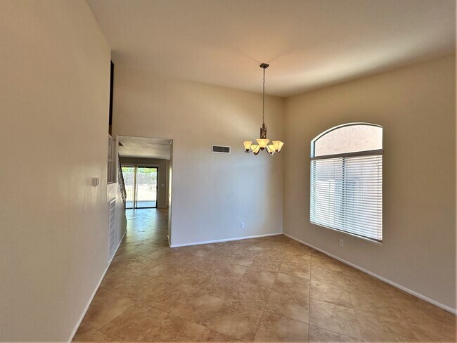Building Photo - 5628 W Pueblo Ave