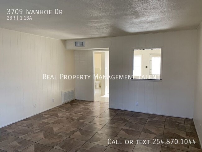 Building Photo - 3709 Ivanhoe Dr