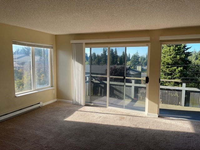 Living room - 426 75th St SE