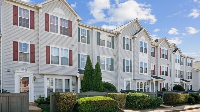 Foto del edificio - Discover the charm of this beautifully upd...