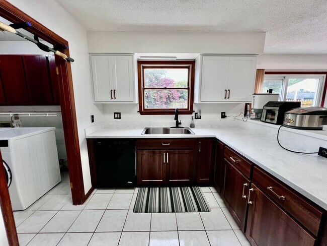 Foto del edificio - Spacious 3 bedroom home in Wesleyan Chase